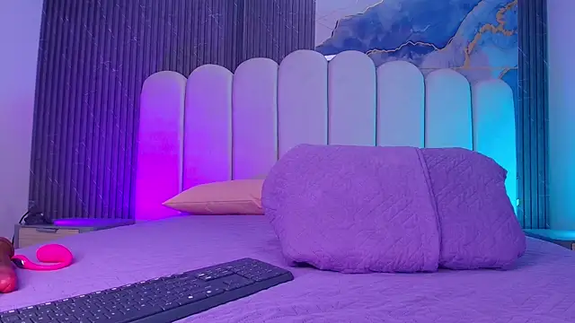 hot dione online show from April 7, 2026, 7:15 pm