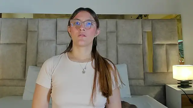 Ruth harvey  online show from September 14, 2025, 4:02 am