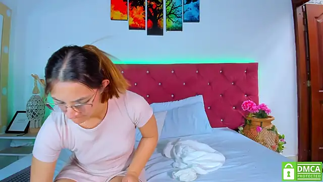 Ruth harvey  online show from September 14, 2025, 4:07 pm