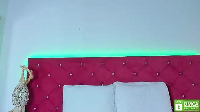 Ruth harvey  online show from March 3, 2025, 1:12 pm