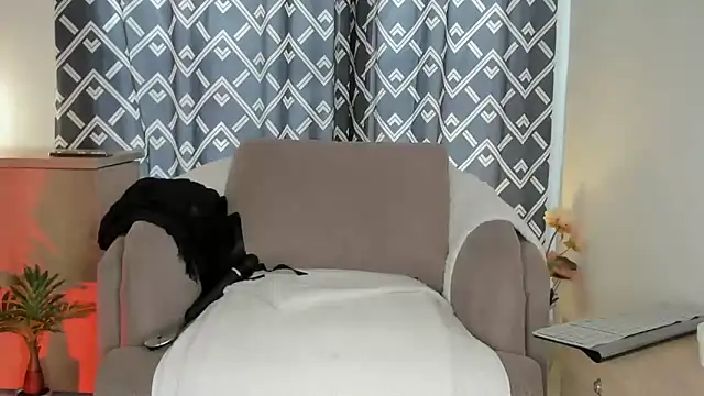 Snapshot of alyjonesoficiall chatting on April 18, 2026, 7:40 pm alyjonesoficiall online show from April 18, 2026, 7:40 pm