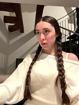 emiliasommer online show from November 25, 2025, 7:47 pm