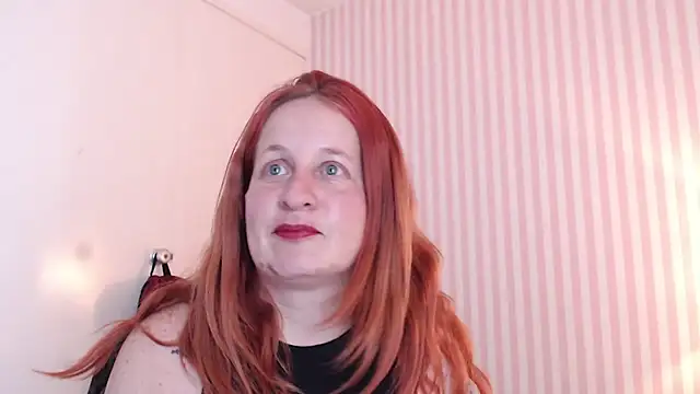 Snapshot of ViioletaMora chatting on March 15, 2025, 2:03 am ViioletaMora online show from March 15, 2025, 2:03 am
