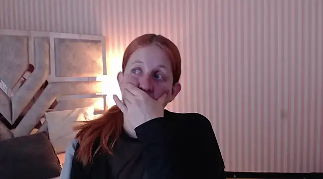 Snapshot of ViioletaMora chatting on March 22, 2025, 2:05 am ViioletaMora online show from March 22, 2025, 2:05 am