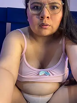 Snapshot of alice_love052 chatting on April 17, 2026, 4:15 am alice love052 online show from April 17, 2026, 4:15 am