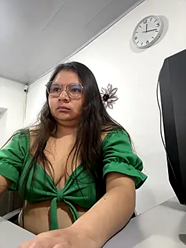 alice love052 online show from October 26, 2025, 5:19 am