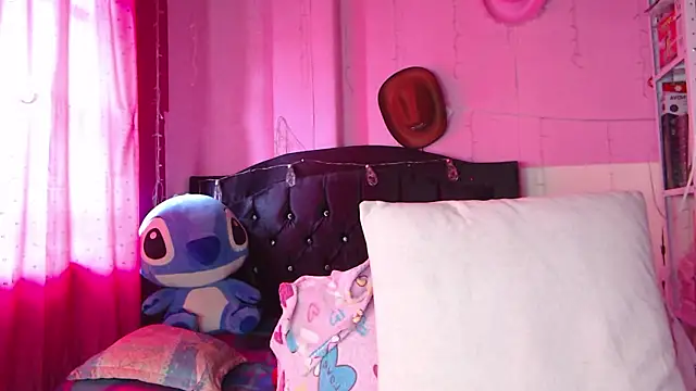 Snapshot of NikkiRous_ chatting on January 14, 2026, 2:42 pm NikkiRous online show from January 14, 2026, 2:42 pm