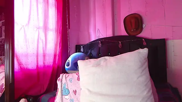 Snapshot of NikkiRous_ chatting on February 2, 2026, 3:22 pm NikkiRous online show from February 2, 2026, 3:22 pm