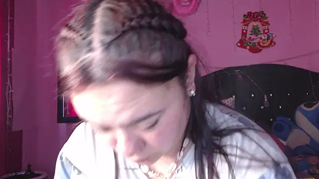 NikkiRous  online show from December 4, 2025, 1:32 pm