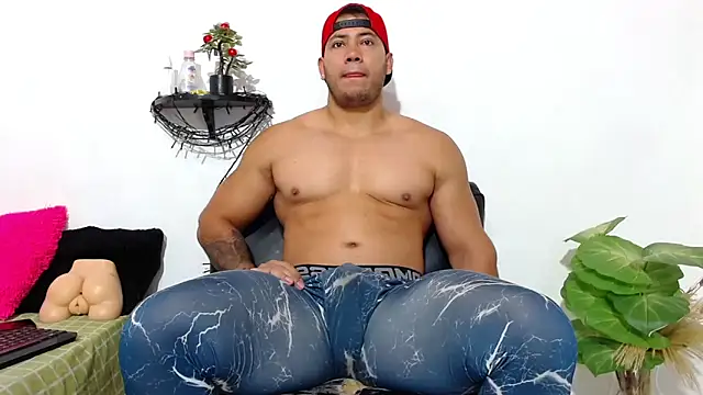 Snapshot of Martin_fiif chatting on November 14, 2025, 3:21 am Martin fiif online show from November 14, 2025, 3:21 am