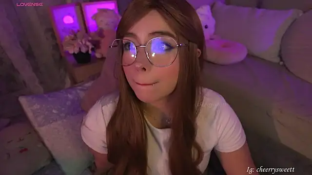 Snapshot of Cheerrysweett chatting on April 14, 2026, 12:26 am Cheerrysweett online show from April 14, 2026, 12:26 am