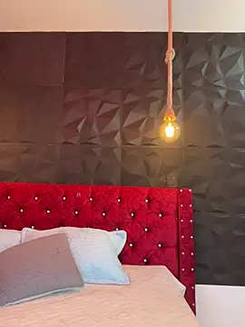 Ema azel online show from November 6, 2025, 1:37 pm