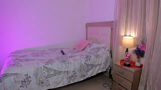 Snapshot of vale_kross chatting on March 1, 2025, 5:05 pm vale kross online show from March 1, 2025, 5:05 pm