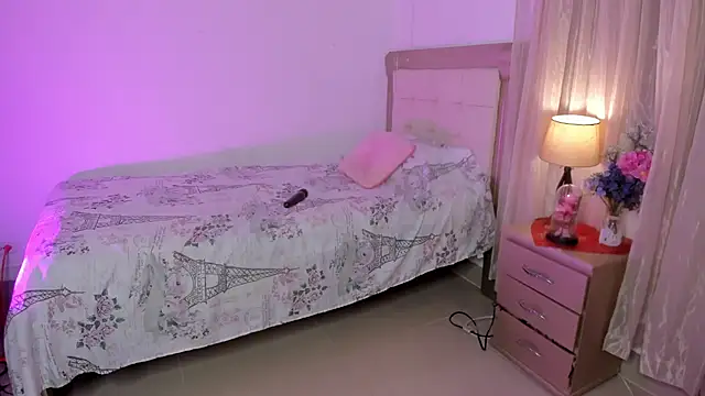 Snapshot of vale_kross chatting on March 3, 2025, 1:12 pm vale kross online show from March 3, 2025, 1:12 pm