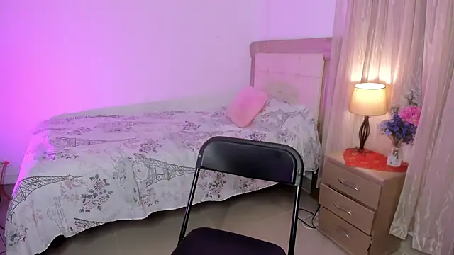 Snapshot of vale_kross chatting on February 28, 2025, 1:36 pm vale kross online show from February 28, 2025, 1:36 pm