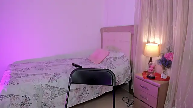 Snapshot of vale_kross chatting on March 5, 2025, 2:12 pm vale kross online show from March 5, 2025, 2:12 pm