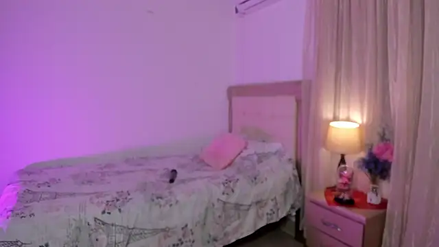 Snapshot of vale_kross chatting on March 4, 2025, 1:38 pm vale kross online show from March 4, 2025, 1:38 pm