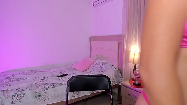 Snapshot of vale_kross chatting on February 12, 2025, 12:55 pm vale kross online show from February 12, 2025, 12:55 pm