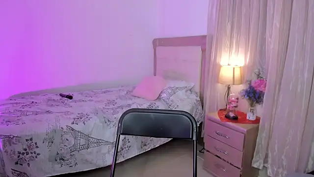 Snapshot of vale_kross chatting on February 19, 2025, 4:33 pm vale kross online show from February 19, 2025, 4:33 pm