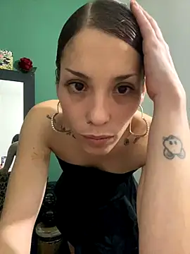 Snapshot of KokoAndRin chatting on November 7, 2025, 8:35 pm KokoAndRin online show from November 7, 2025, 8:35 pm