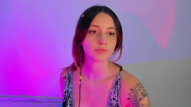 annie mora online show from November 25, 2025, 2:12 am