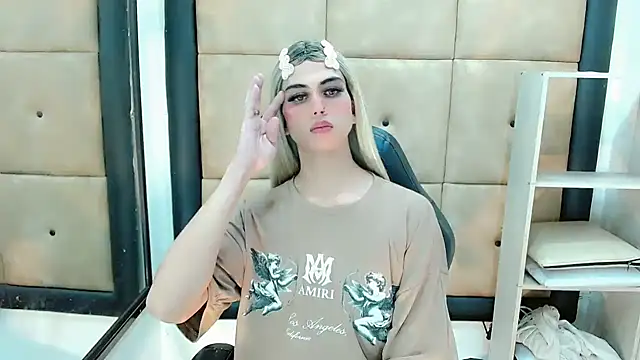Snapshot of Daniela_Pink_ chatting on February 17, 2025, 12:00 am Daniela Pink online show from February 17, 2025, 12:00 am