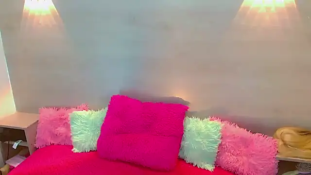 Snapshot of Daniela_Pink_ chatting on March 20, 2025, 9:35 pm Daniela Pink online show from March 20, 2025, 9:35 pm