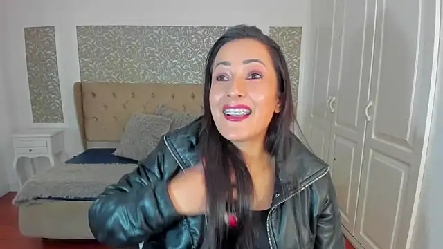 KimWessel  online show from October 20, 2025, 7:36 pm