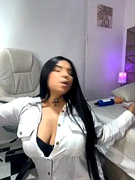Snapshot of Bianca__69 chatting on September 13, 2025, 3:50 am Bianca 69 online show from September 13, 2025, 3:50 am