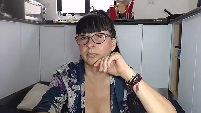 HellenLatin online show from May 9, 2026, 8:45 pm
