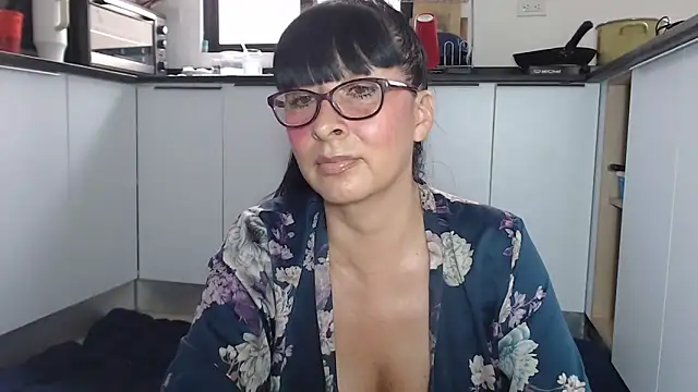 HellenLatin online show from May 18, 2026, 8:24 pm