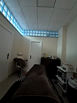 aubade246 online show from December 5, 2025, 10:58 am