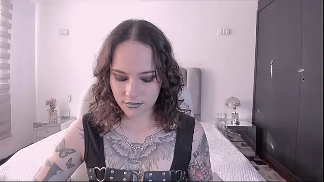 AnnyThompson  online show from February 23, 2026, 9:37 pm