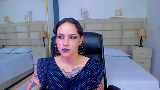 AnnyThompson  online show from October 29, 2025, 9:25 pm