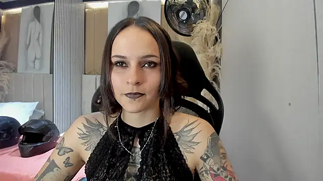 AnnyThompson  online show from April 3, 2026, 10:16 pm