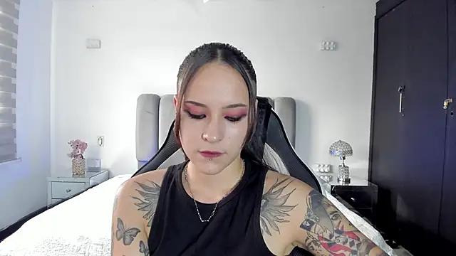 AnnyThompson  online show from March 10, 2026, 9:30 pm