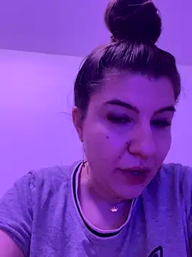 xqueenyasmine online show from December 1, 2025, 9:26 pm