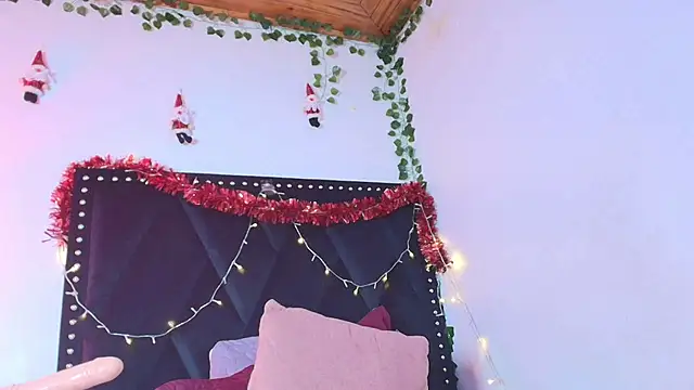 Zoe Curvy online show from December 17, 2025, 1:27 pm