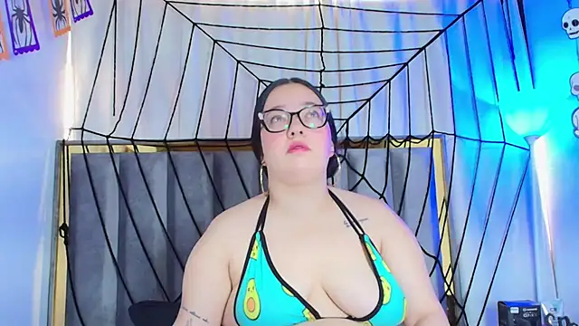 Zoe Curvy online show from October 7, 2025, 1:01 pm