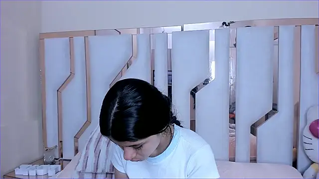 TifanyChill online show from November 19, 2025, 7:03 pm