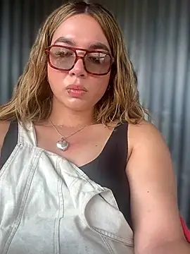 Snapshot of Jules_Anderson chatting on April 4, 2026, 4:35 pm Jules Anderson online show from April 4, 2026, 4:35 pm