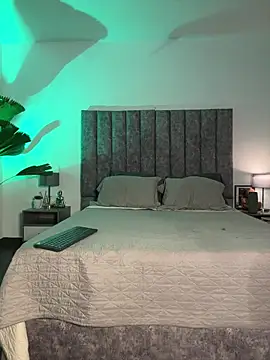 milaivanova online show from December 15, 2025, 9:53 pm