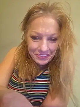 we8camgirl online show from April 15, 2026, 9:04 pm