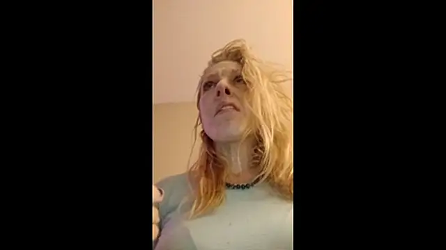 Snapshot of we8camgirl chatting on October 25, 2025, 1:34 pm we8camgirl online show from October 25, 2025, 1:34 pm