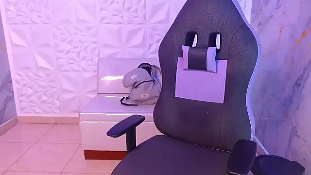 snowflake xxx online show from March 4, 2026, 4:31 am