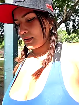 camiysebas21 online show from November 22, 2025, 7:02 pm