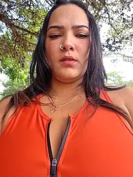 camiysebas21 online show from April 10, 2026, 4:58 pm