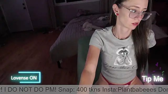 Snapshot of Plantbabeee chatting on June 12, 2026, 3:48 am Plantbabeee online show from June 12, 2026, 3:48 am