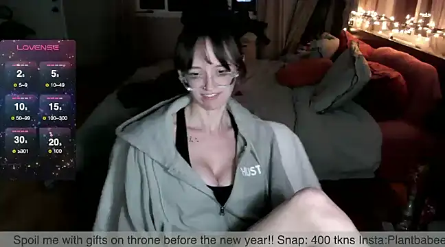 Snapshot of Plantbabeee chatting on January 3, 2025, 4:33 am Plantbabeee online show from January 3, 2025, 4:33 am