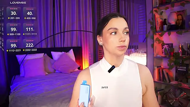 LunaNight online show from November 29, 2025, 9:04 pm